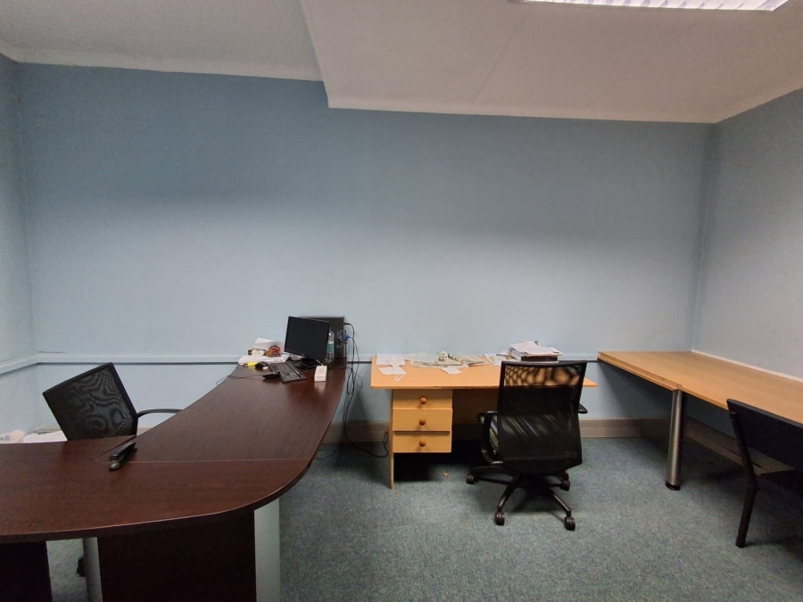To Let Commercial Property for Rent in Baysville Eastern Cape